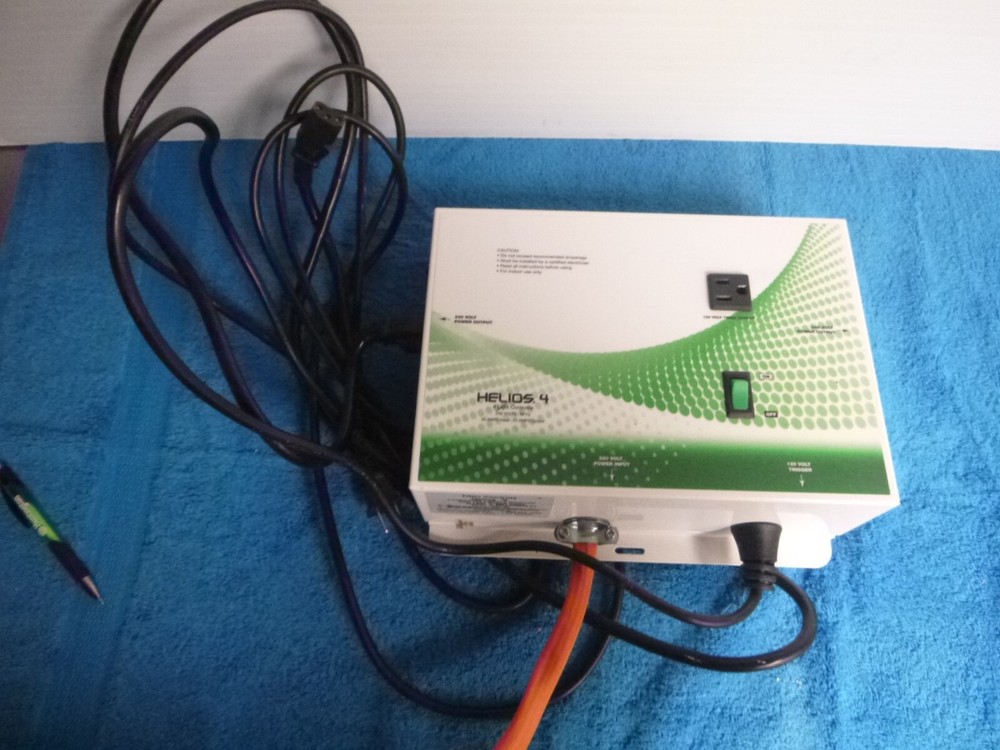 Titan Controls Helios 4 - 4 Light Controller w/ Trigger Cord