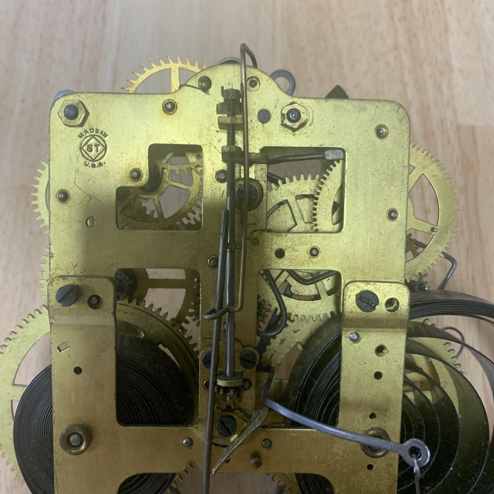 Internal Clock Works Mechanism For A Desk Clock