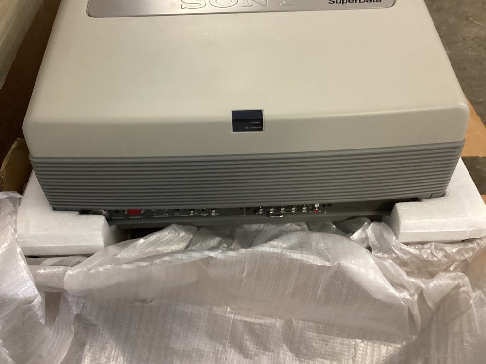 SONY….VPH-1252Q…MULTISCAN PROJECTOR…NEW
