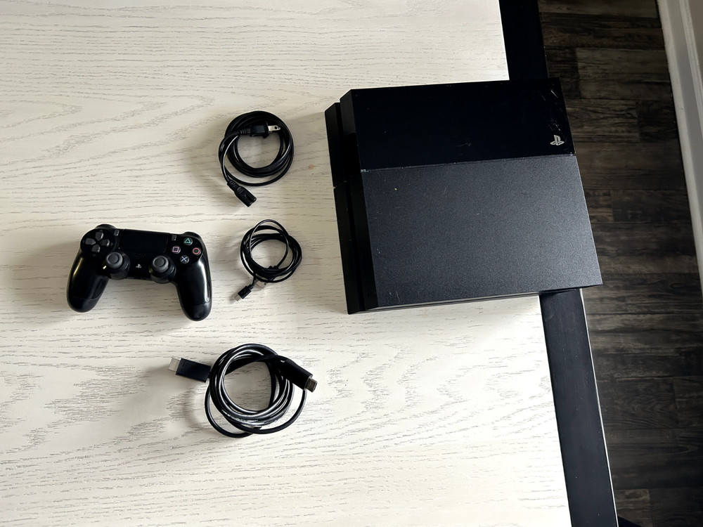 PlayStation 4, comes with controller and all cables. fully functional!!