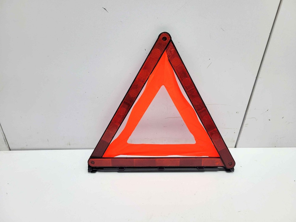 MG HS HAZARD WARNING TRIANGLE 10477670 2021