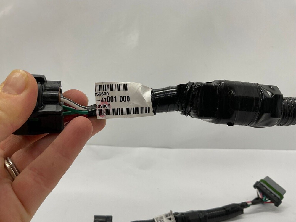 Genuine Custom Accessory Electrical Connector USS82