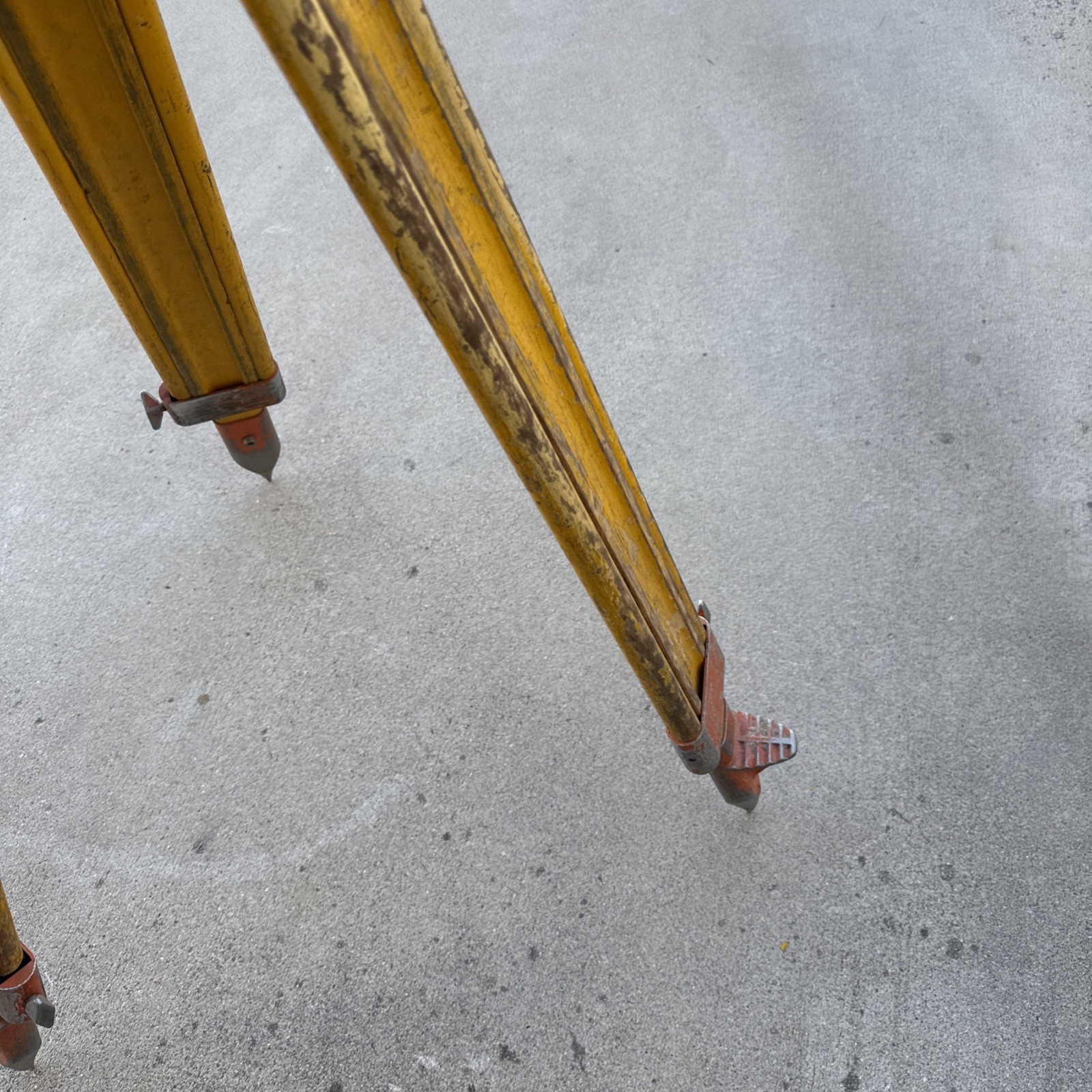 Wild Heerbrugg GST20 Tripod. Made in Switzerland