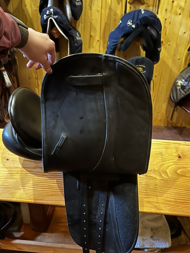 17.5 County Connection Dressage Saddle