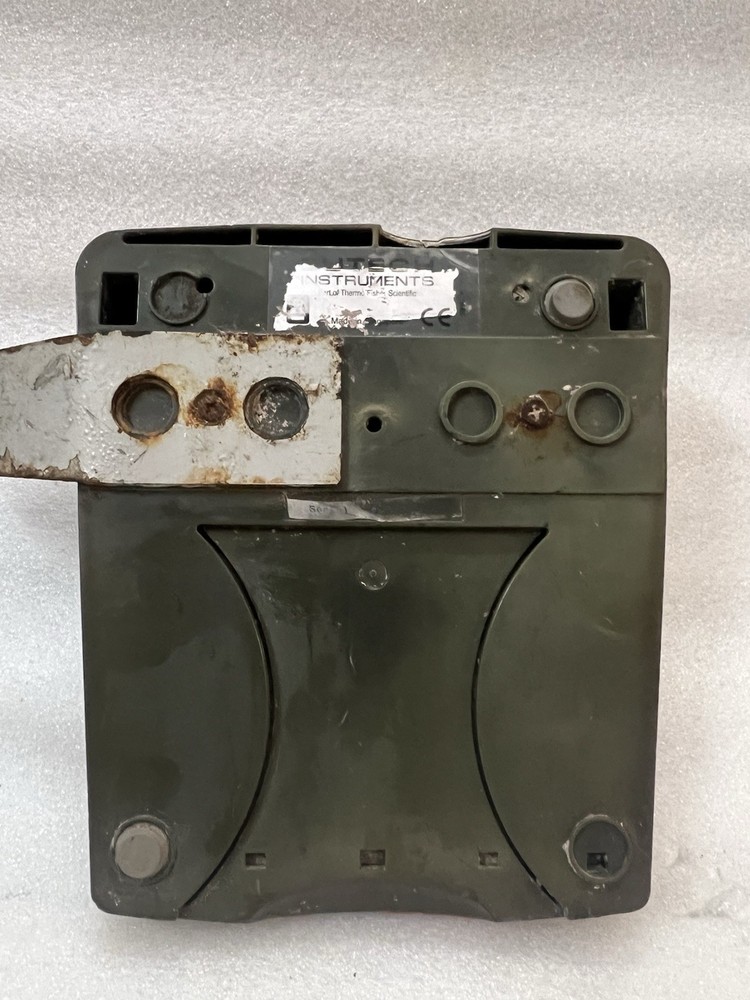 EUTECH INSTRUMENTS PH700 PH/NV/C/F METER (BROKEN)