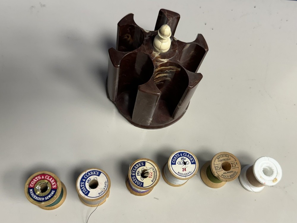 VTG Brown Plastic Sewing Thread Caddy 6 Spools Included Coats & Clark's *read*