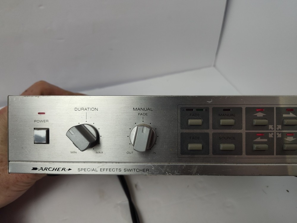 Archer 15-1274 Video Special Effects Switcher Analog POWERS ON, UNTESTED