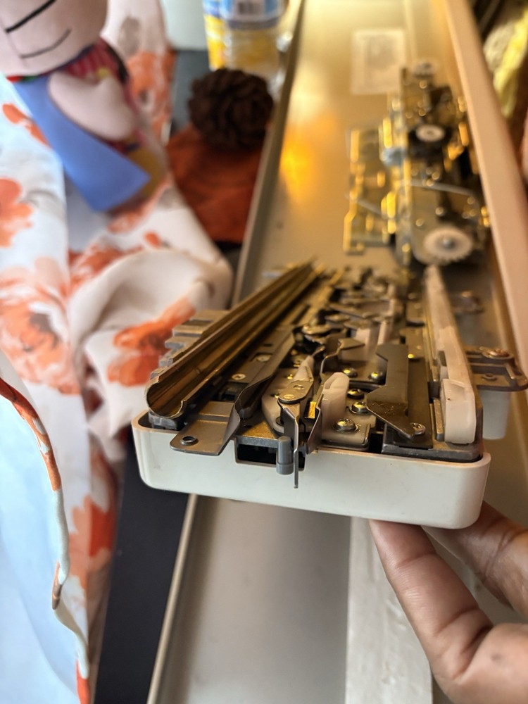 Singer 560L Knitting Machine Lace Carriage