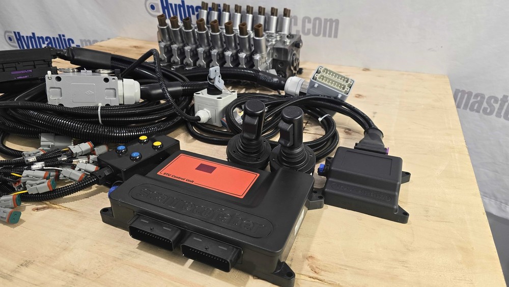2 Mini Joysticks Otto Crane Control With Walvoil DPX 100 Forest Crane 8 Function