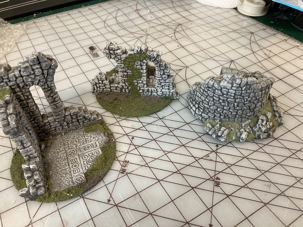 WARHAMMER GAMING FIVE TERRAIN GOTHIC RUINS