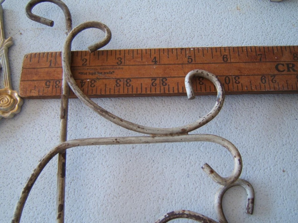 2 VINTAGE METAL SCROLL WALL MOUNT DECORATIVE WALL HANGINGS