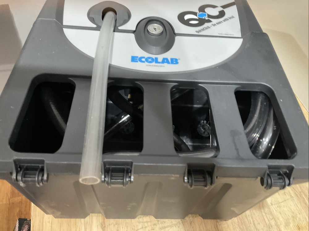 Ecolab QC Quick Clic Central Supply Dispensing System 9202-2030 NO KEY