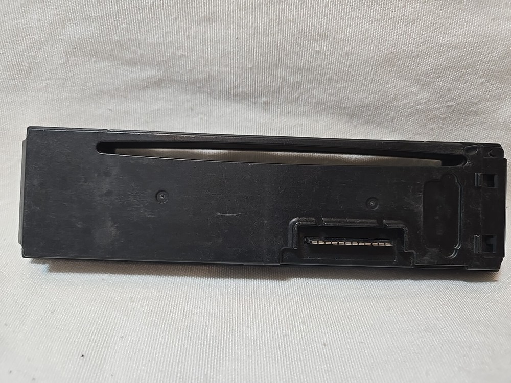 CLARION DB165 FACE PLATE DETACHABLE ONLY (USED).