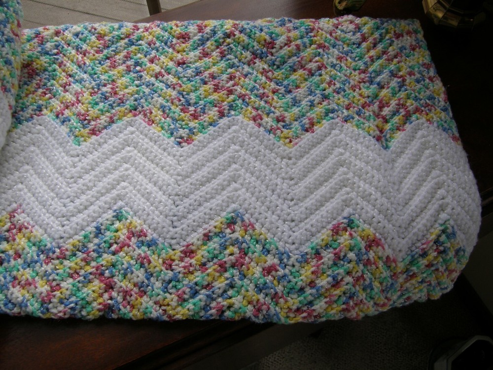 3342) Crochet Aphgan Throw White & Multi Color Chevron Pattern Handmade Used