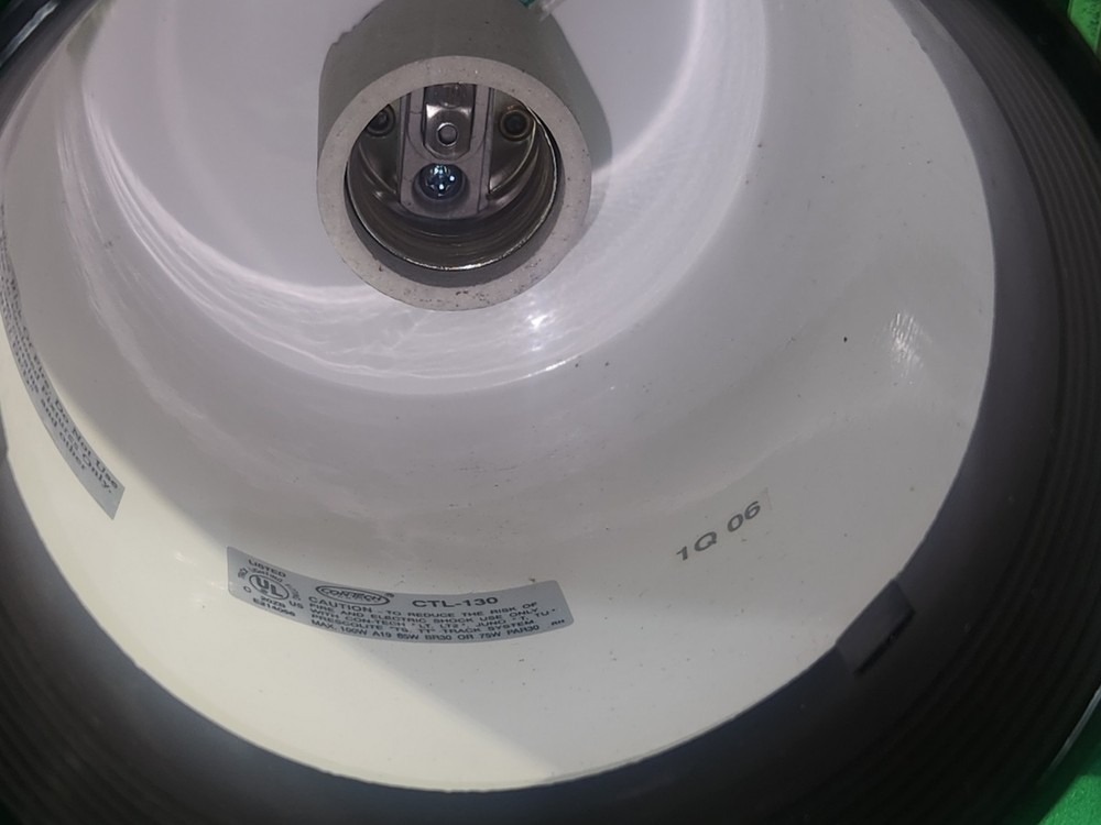 CONTECH CTL130-P Flat Back CYLINDER WHITE TRACK HEAD w/Bulb Untested