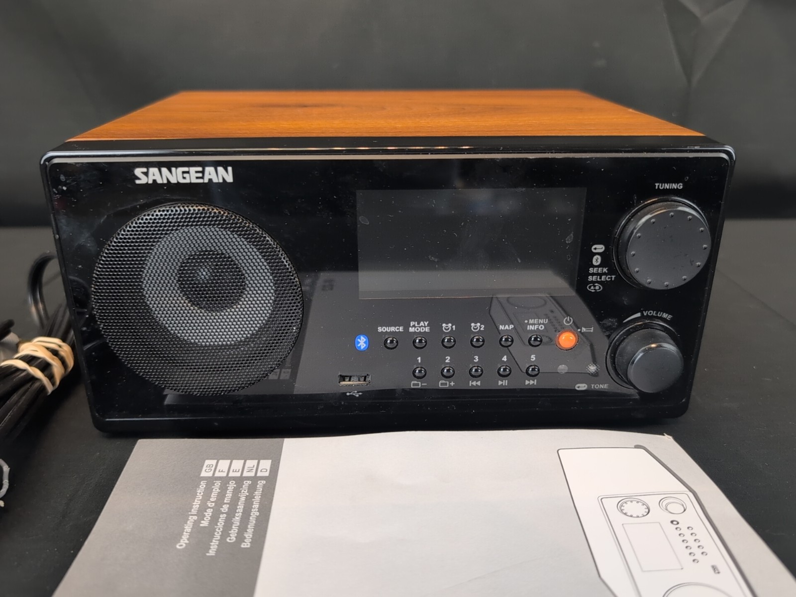 Sangean WR-22 AM/FM Bluetooth Table Radio USB AUX Wood Grain Tested Works