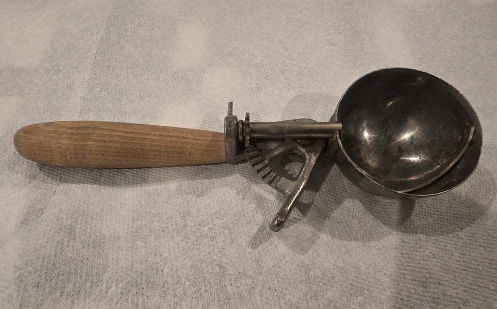 2 Vintage Ice Cream Scoops both working