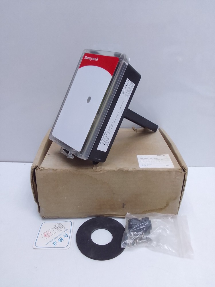 HONEYWELL CO2 SENSOR. DUCT MOUNT / C7232B5820