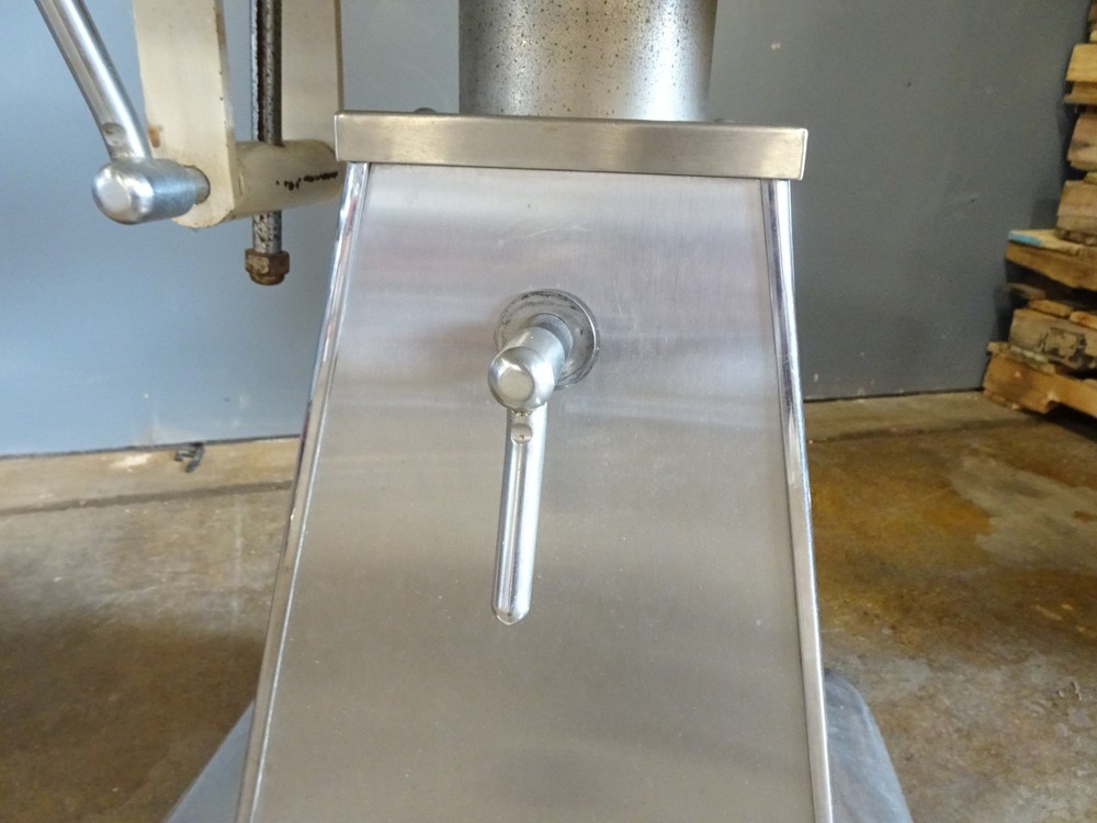 Shore-Line Mobile Adjustable Hydraulic Veterinary Surgery Table - Needs Work