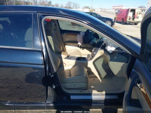 TL 2004 Glove Box 4990257