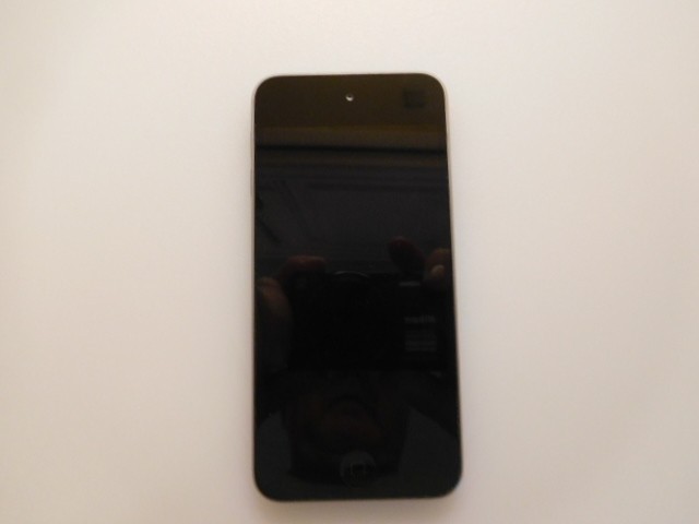 APPLE  iPHONE   MODEL 1349      PREOWNED