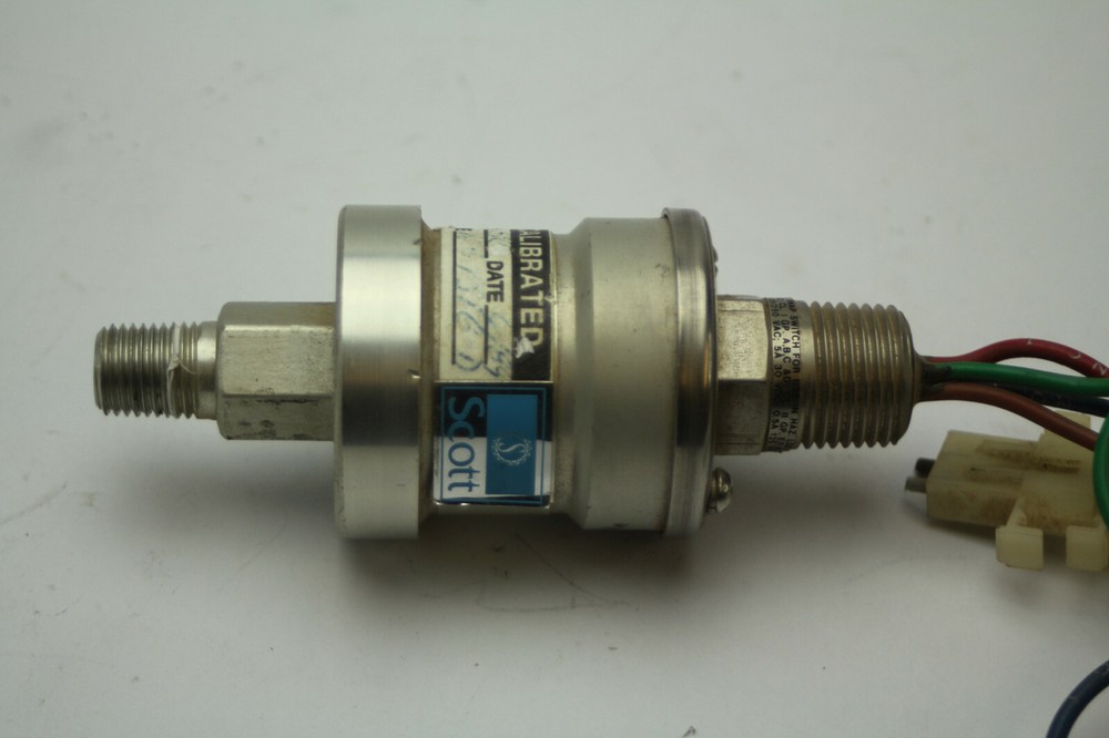 CCS 46-1058 Explosion-proof Pressure Snap Switch Mode 611 Used