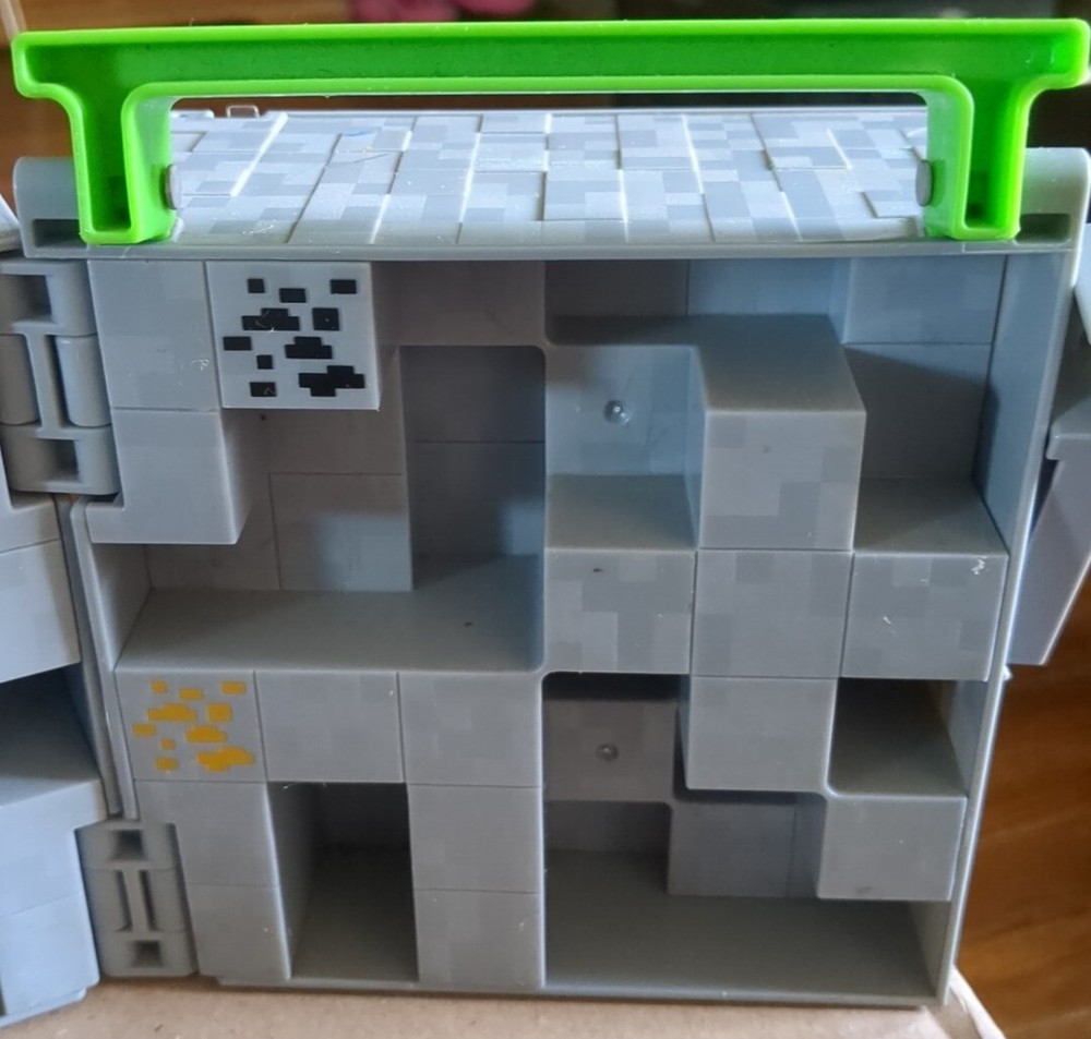 Minecraft Mini Figure Collector Case Stone Cube Playset Storage & Display Box