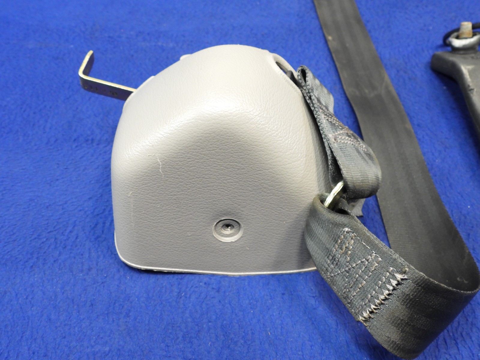 97 1997 Ford Mustang Convertible Gray Front Seatbelt Set Seatbelts OEM E48