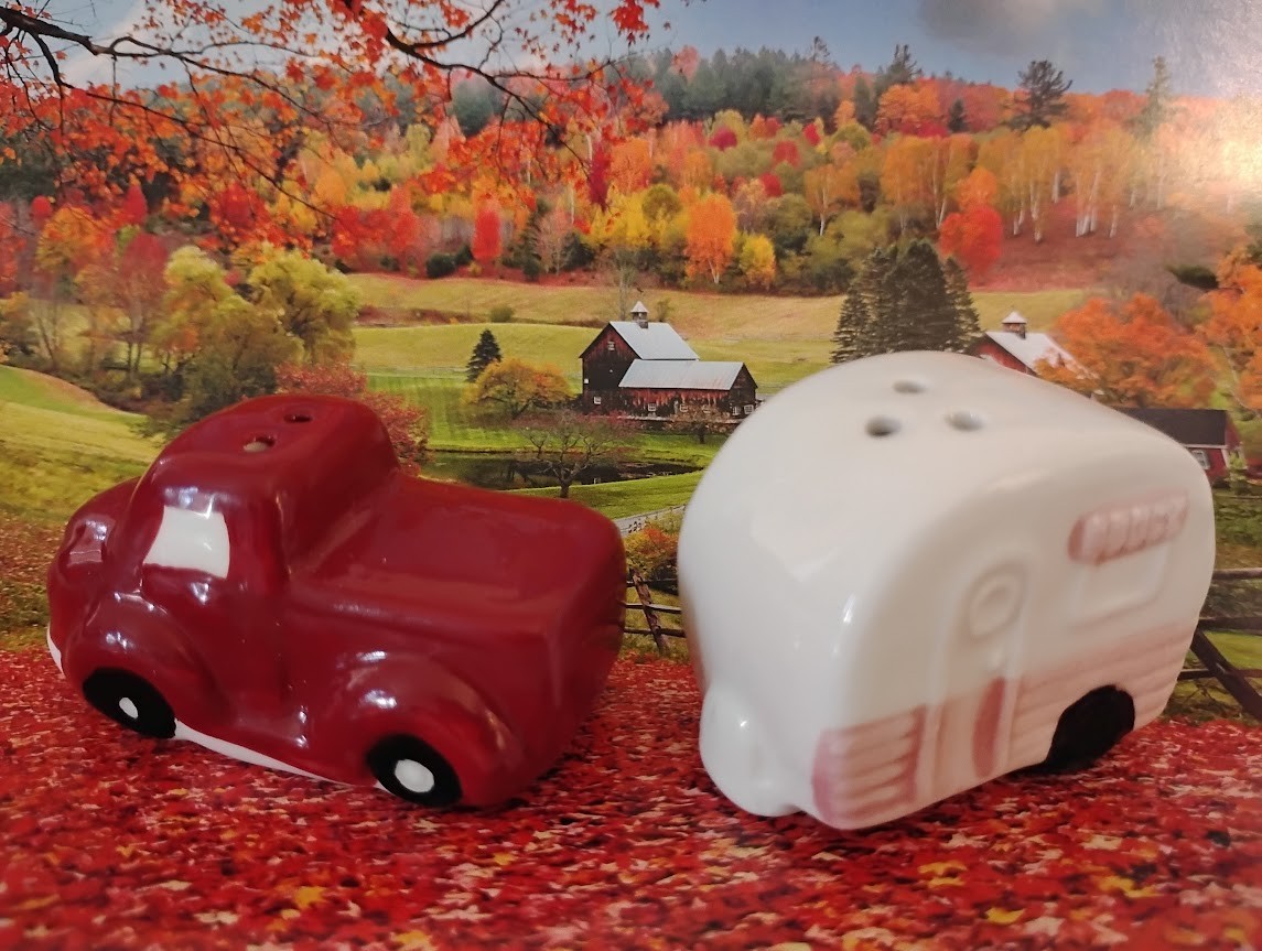 FARM & COUNTRY MINI SALT PEPPER SHAKERS - CRACKER BARREL - PICK THE ONE YOU WANT