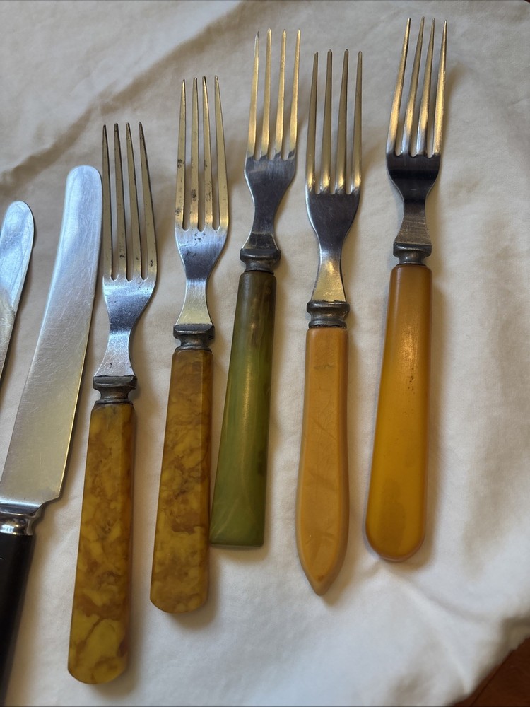 Assorted Vintage Bakelite Cutlery