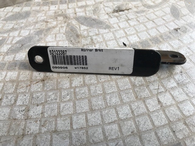 52123387 MIRROR BRACKET