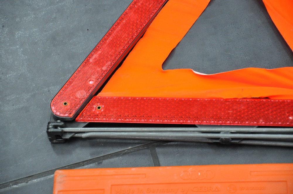 Warning triangle Audi VW breakdown triangle container 8D9860251A used