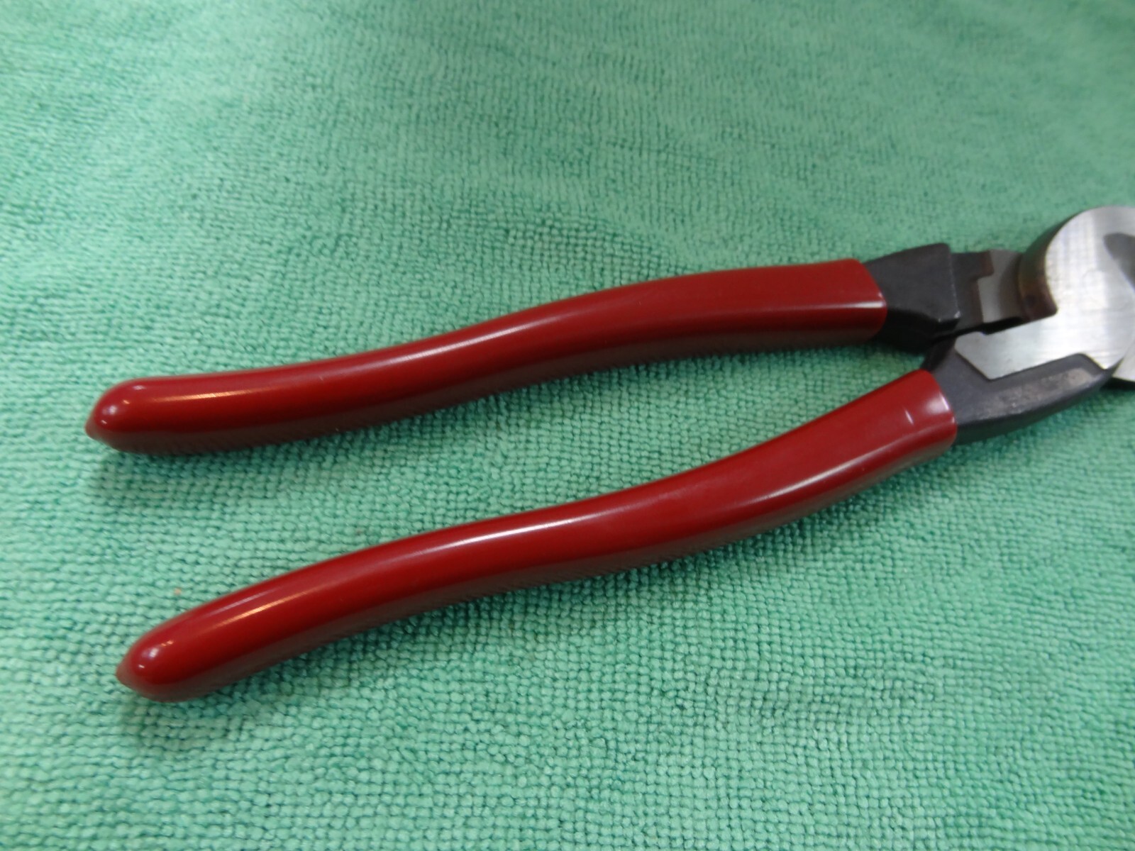 KLEIN TOOLS 9" HIGH-LEVERAGE CABLE CUTTER - 63225 - MADE IN USA