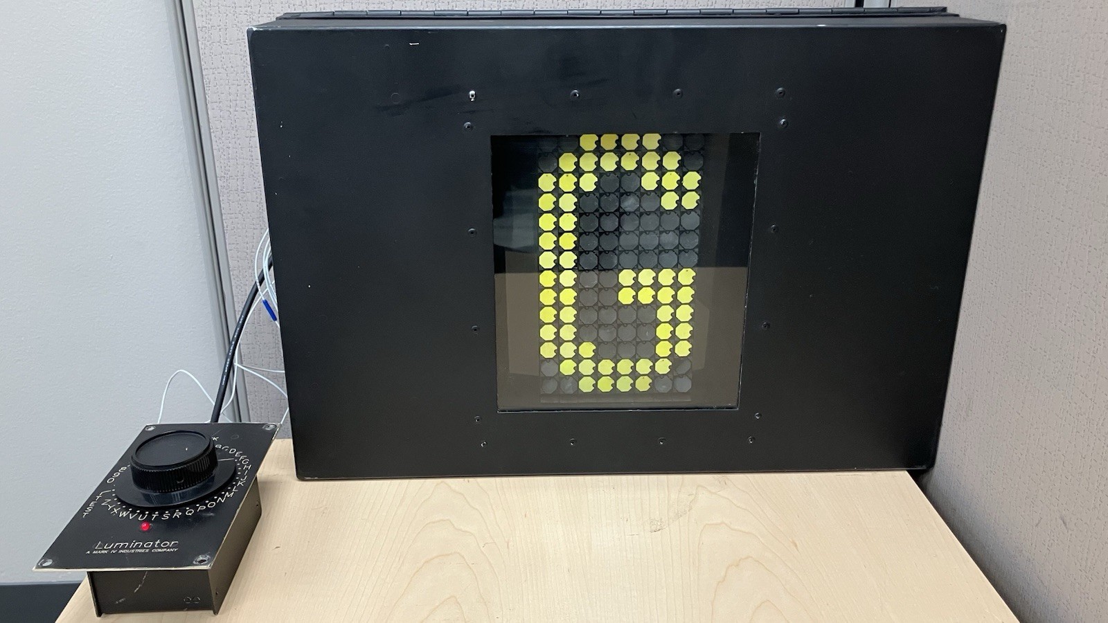 VINTAGE R32 LUMINATOR FLIP DOT END ROUTE SIGN - SEE PHOTOS