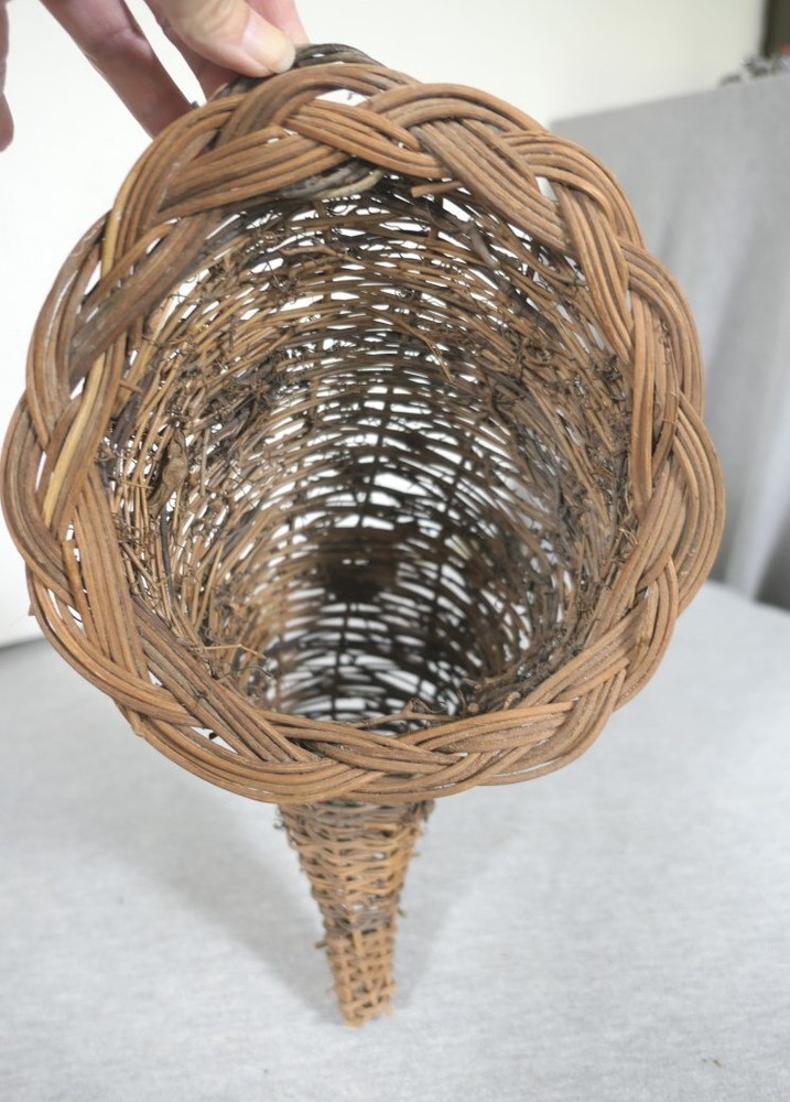 NEW Woven Wicker Rustic Display Décor Fall Hanging Cornucopia Holder Basket 14"