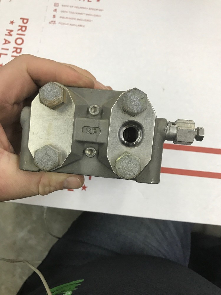 Rosemount CA3A22A1AD3E504 150 Psi Pressure switch