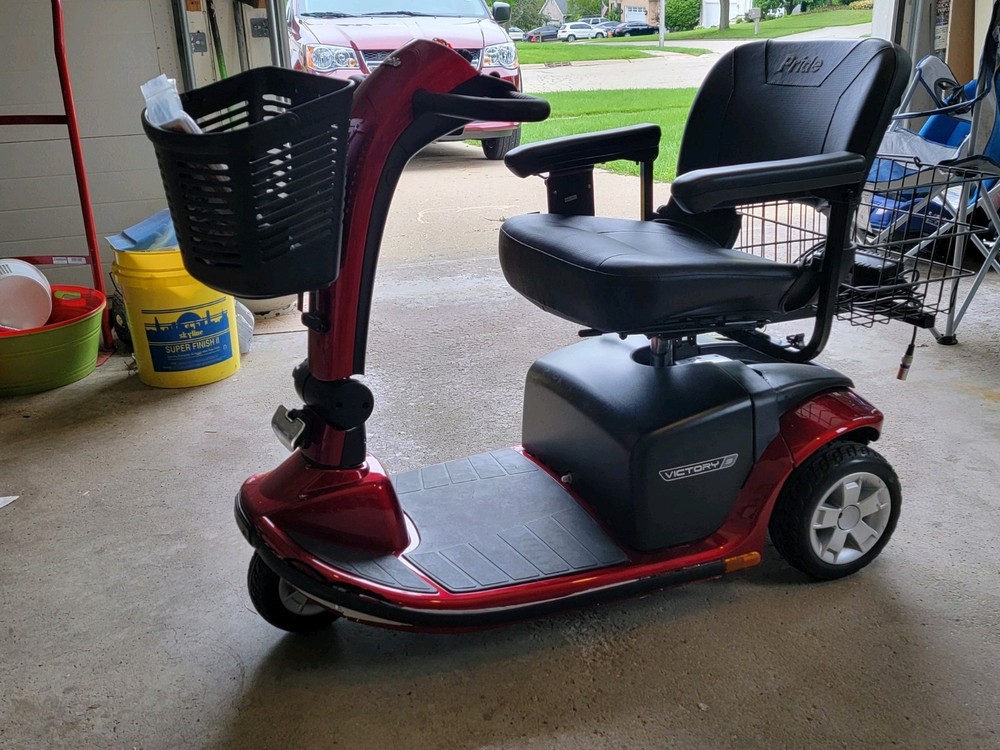 Pride Mobility Electric Scooter with Key & Speed Control