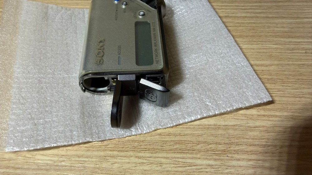 READ INFO - RARE - Sony NW-E73 Network Walkman Mp3 player high end