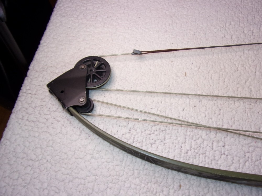 Bear Whitetail Hunter Compound Bow With Camo Limbs