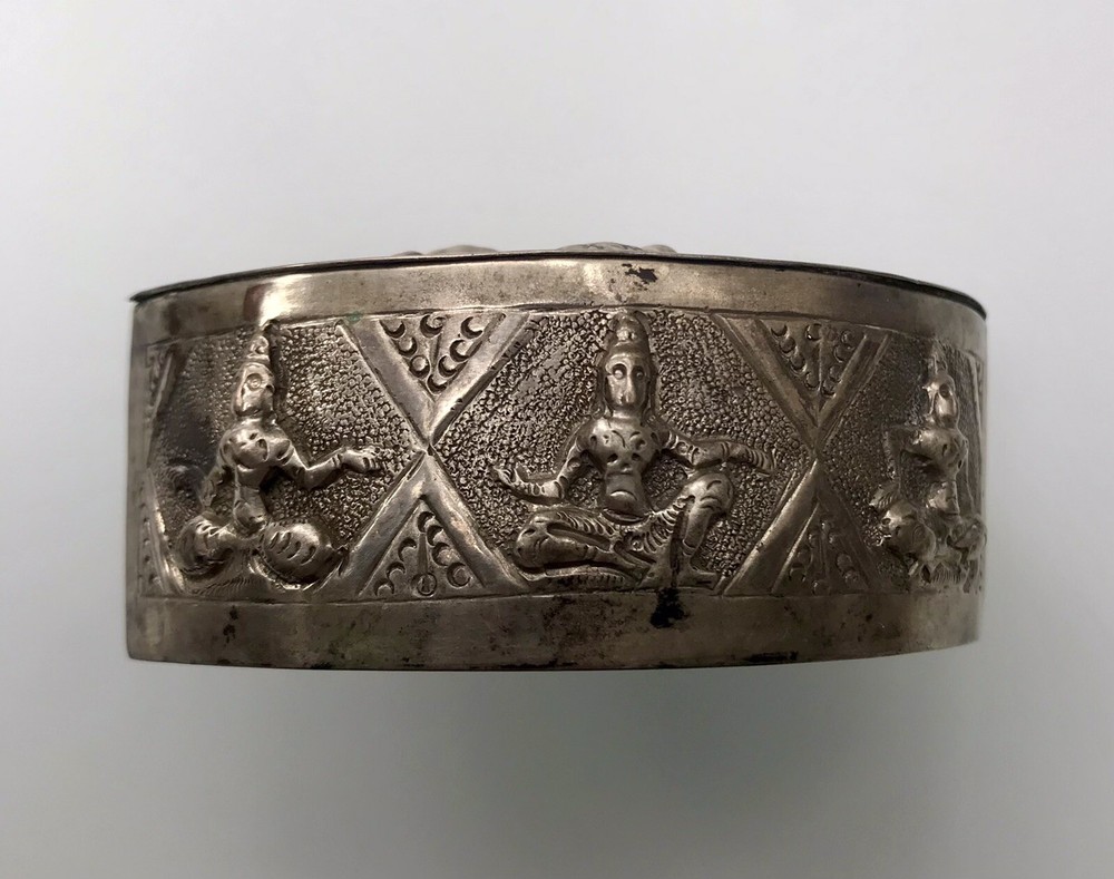 Antique Solid Sterling Silver Siamese Embossed Repousse Trinket / Snuff Box