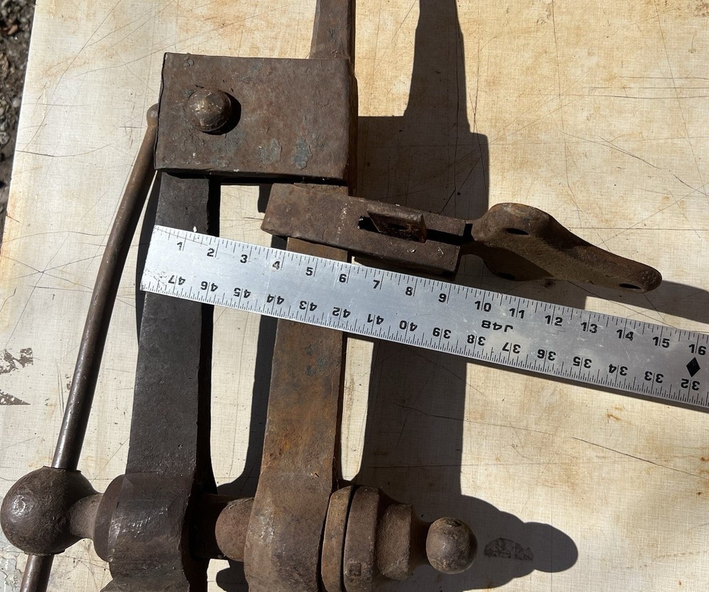 5 1/4 Blacksmith Vice Antique 57 Lbs Post Leg