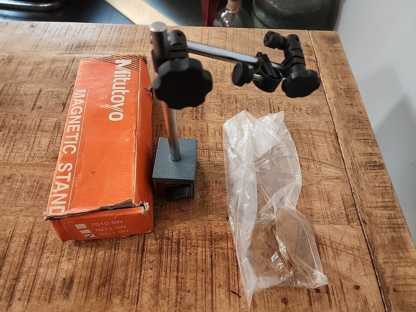 Mitutoyo 7011BN Magnetic Stand Indicator Holder