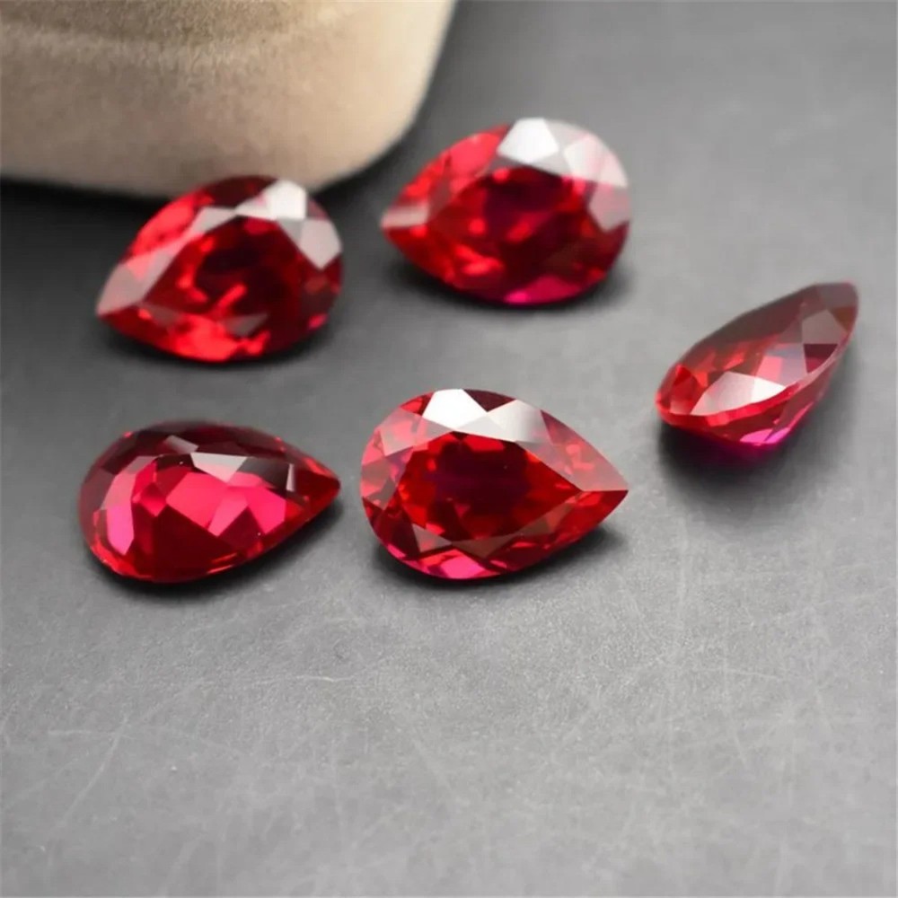 Blood-red Pear Shaped Faceted Ruby Teardrop Cut Ruby Gem Mohs Hardness 9