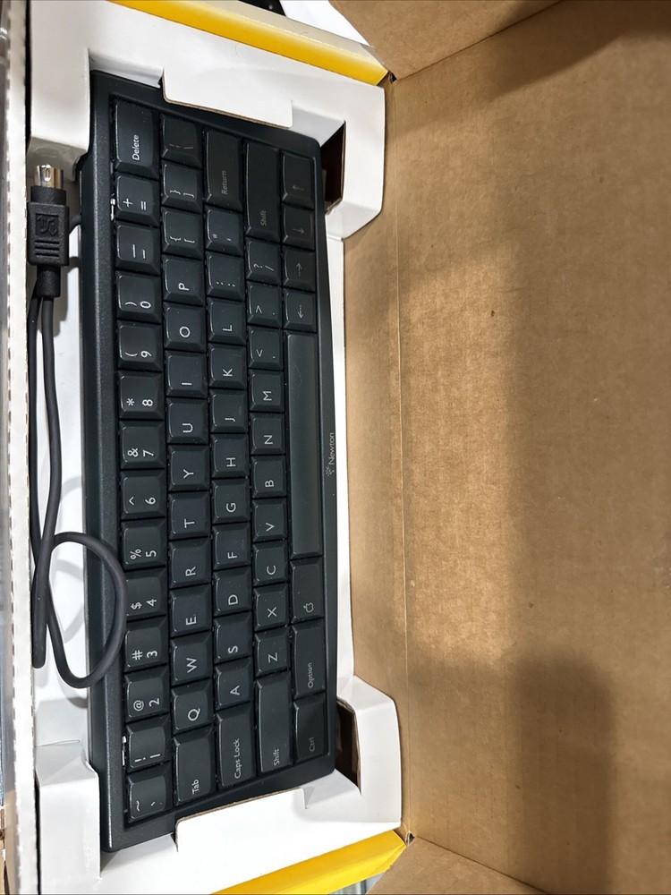 Newton/ Apple MessagePad 2000 Bundle