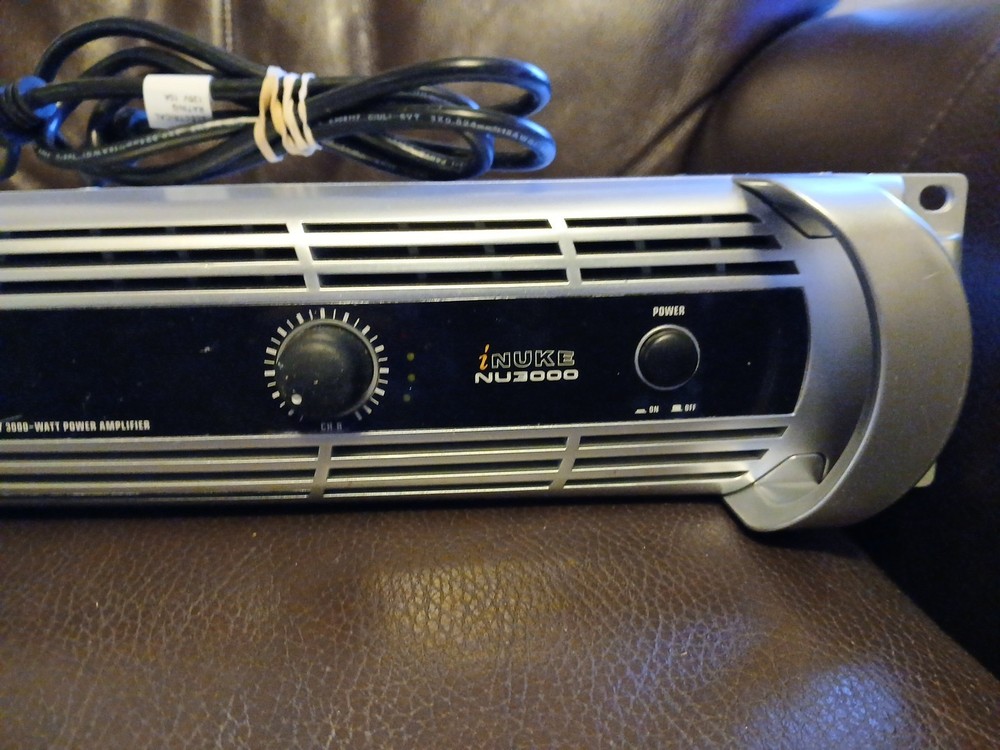 Behringer INUKE NU3000 High Density 3000 Watt Power Amplifier