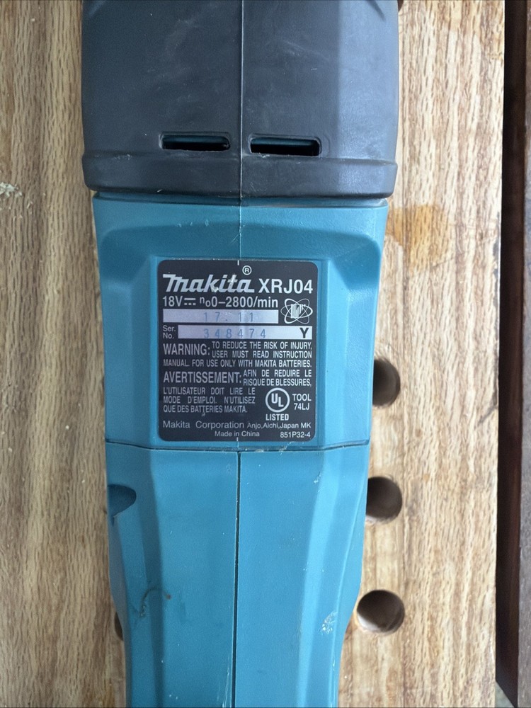 Makita XRJ04