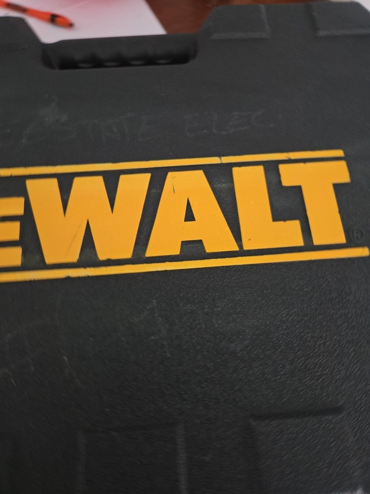 DeWALT DCE151TD1 20V MAX XR Cordless Cable Stripper Kit