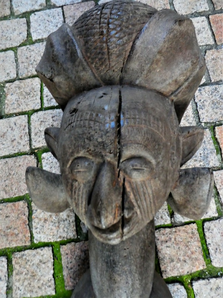 Ancient Kuba Zaire Dignitary Sculpture