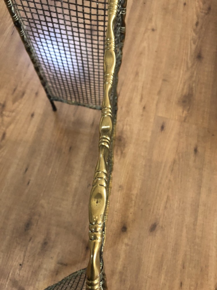 Fireguard - Vintage Brass 3-Panel Folding Wire Mesh – Collectible