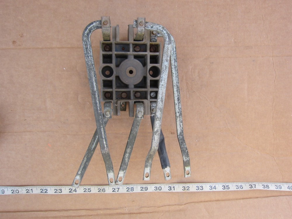 Circle AW 3P 100A 600V Meter Base, Used